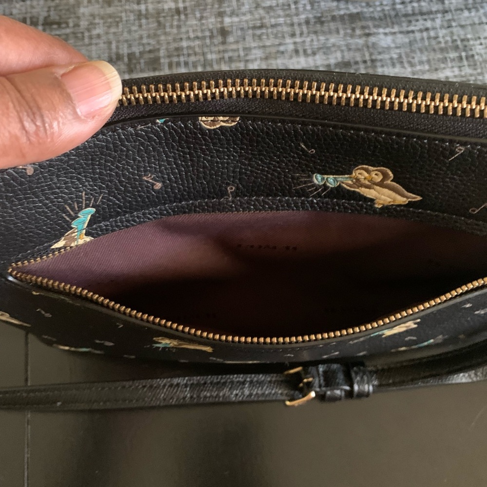 Coach leather penguin trumpet bag with iPod case Missing hanging tag and strap - Picture 6 of 11